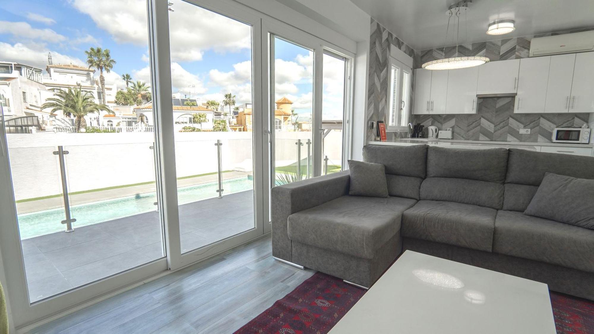 Modern Detached 4 Bed 3 Bath Villa With Private Pool Close To All Amenities Villamartin  Eksteriør bilde